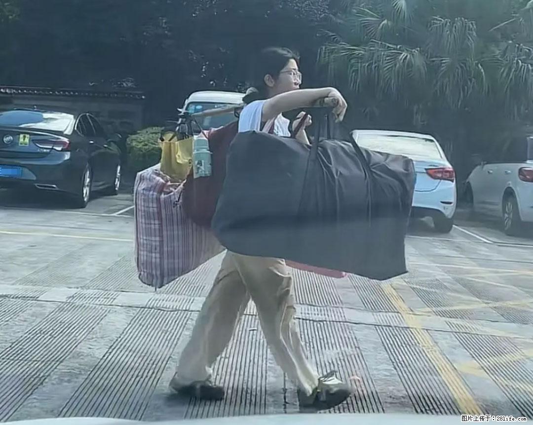 全网追的“扁担女孩”,找了一份暑假工,时薪12元 - 贺州生活资讯 - 贺州28生活网 hezhou.28life.com