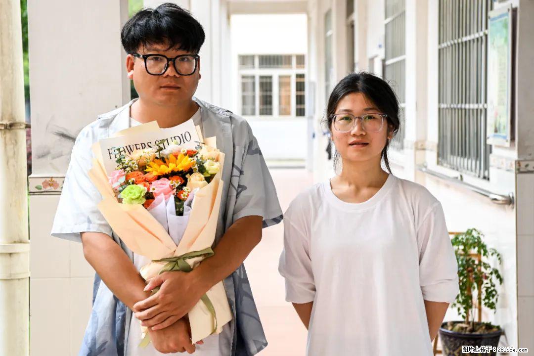 全网追的“扁担女孩”,找了一份暑假工,时薪12元 - 贺州生活资讯 - 贺州28生活网 hezhou.28life.com